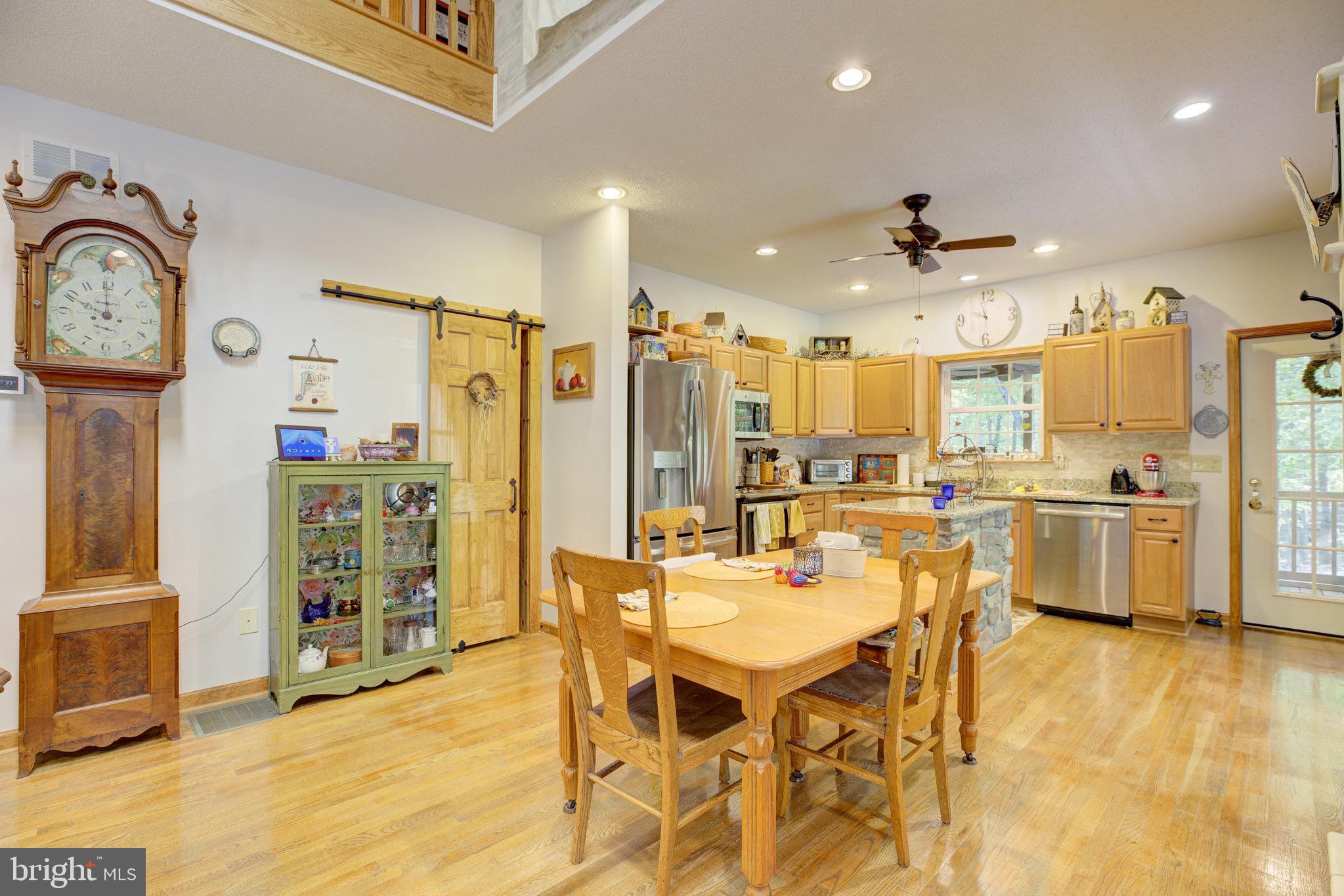370 Hemlock Ct