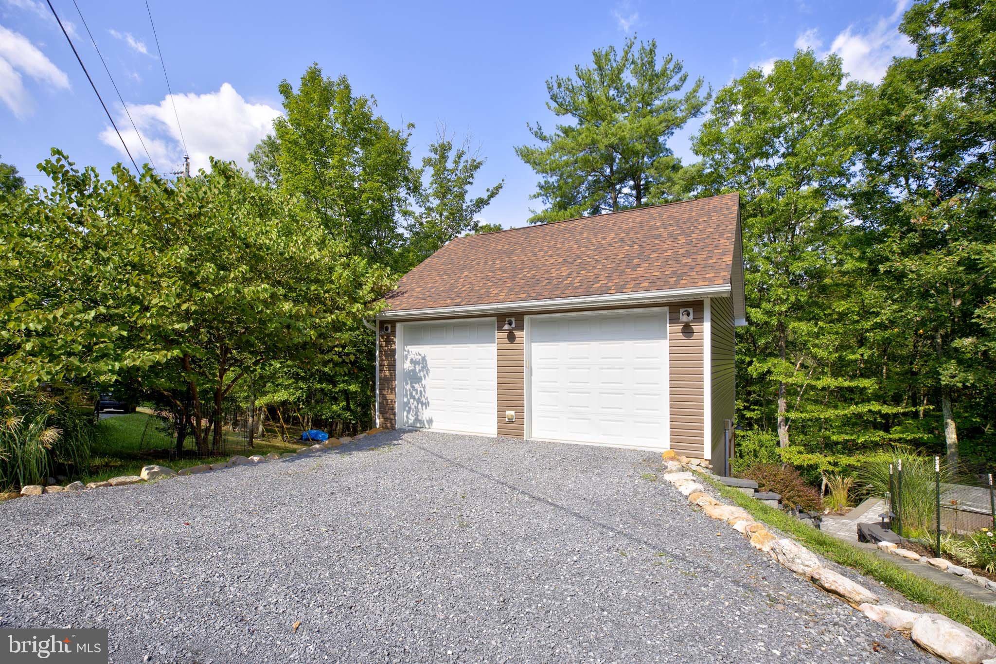 370 Hemlock Ct