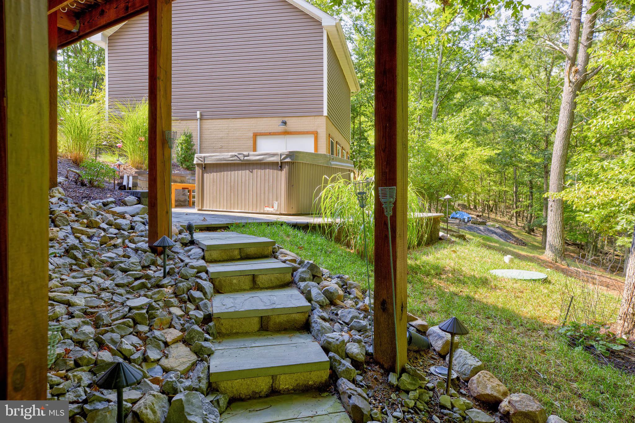 370 Hemlock Ct