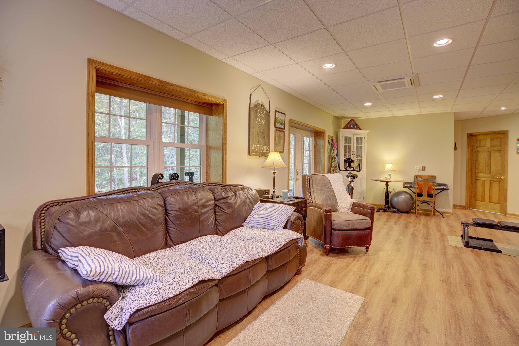 370 Hemlock Ct