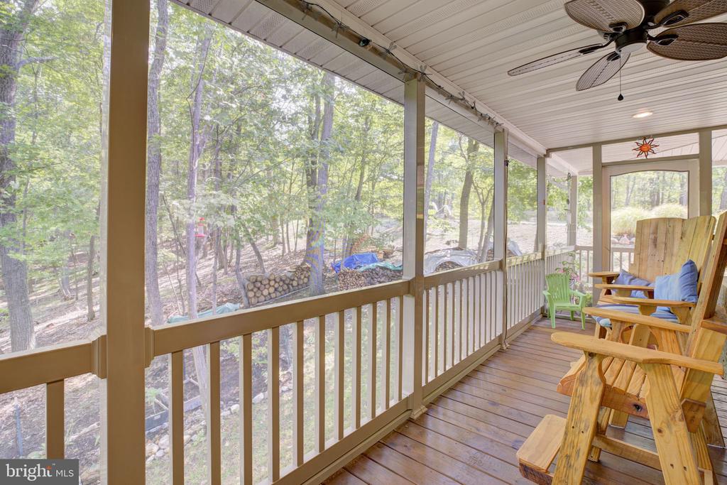370 Hemlock Ct