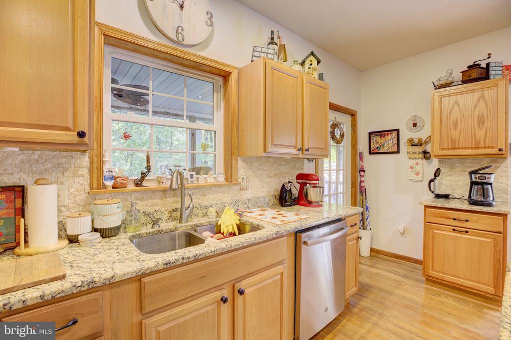 370 Hemlock Ct