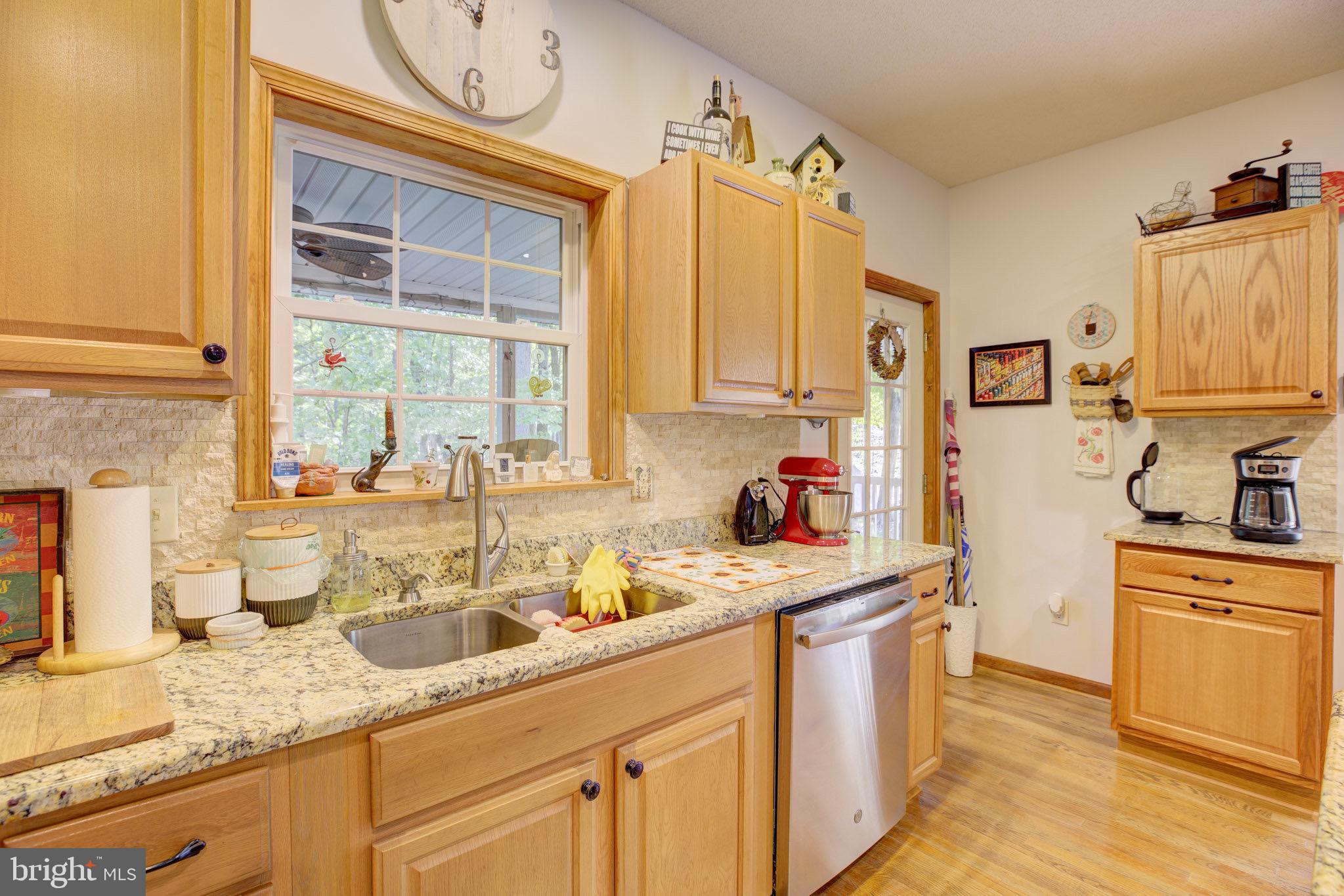 370 Hemlock Ct