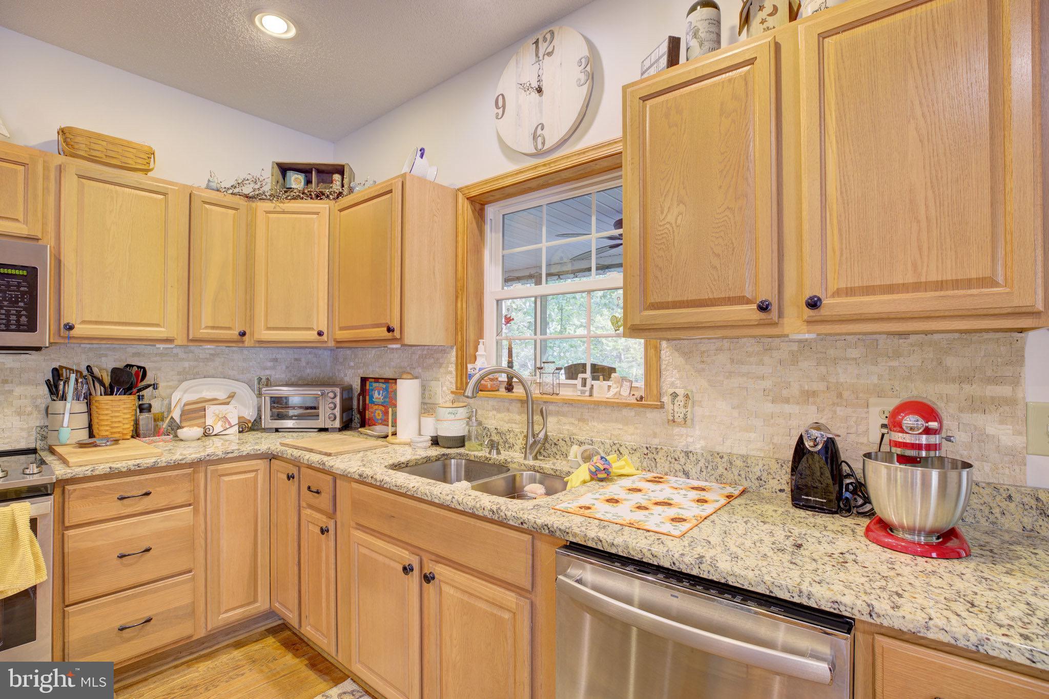 370 Hemlock Ct
