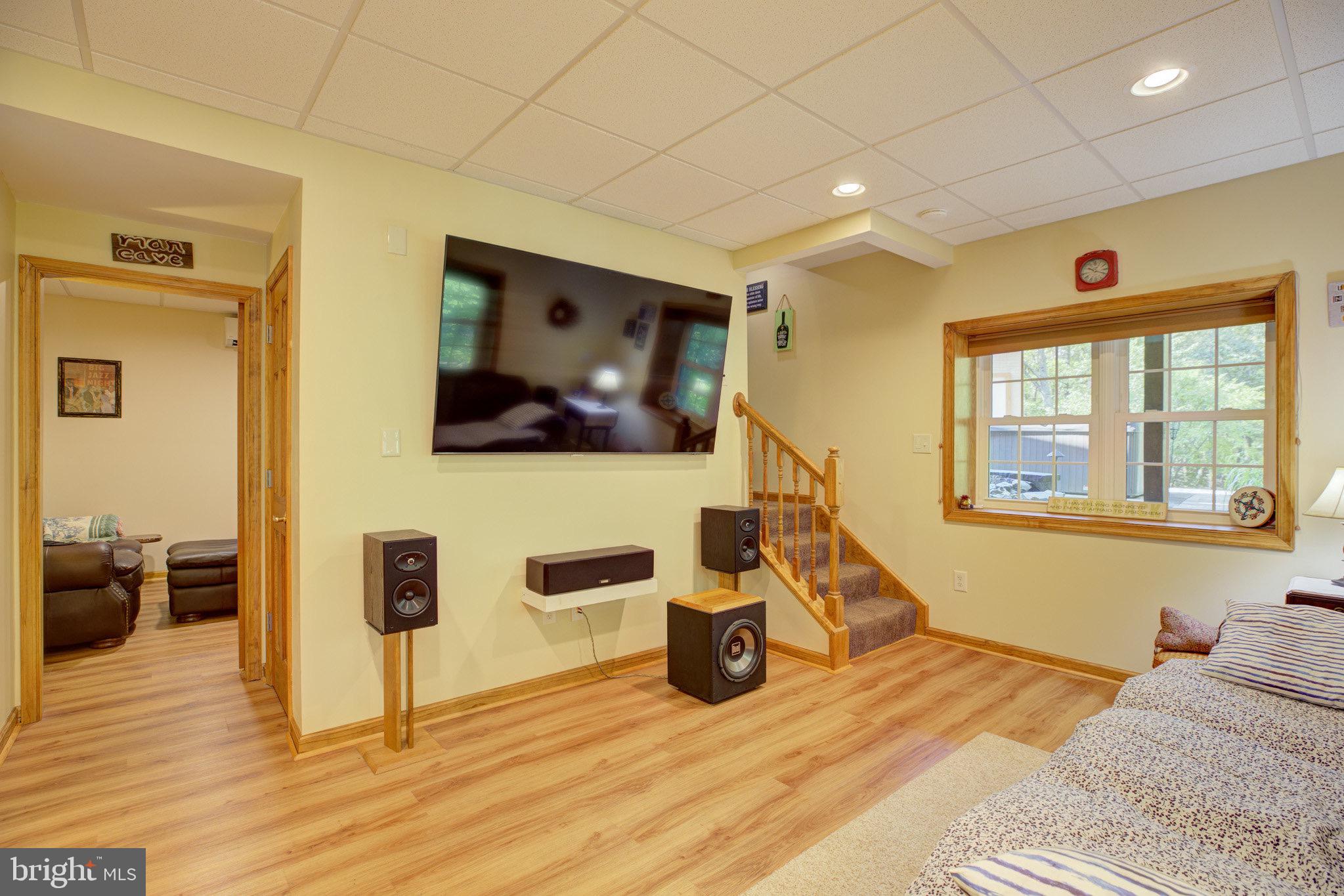 370 Hemlock Ct
