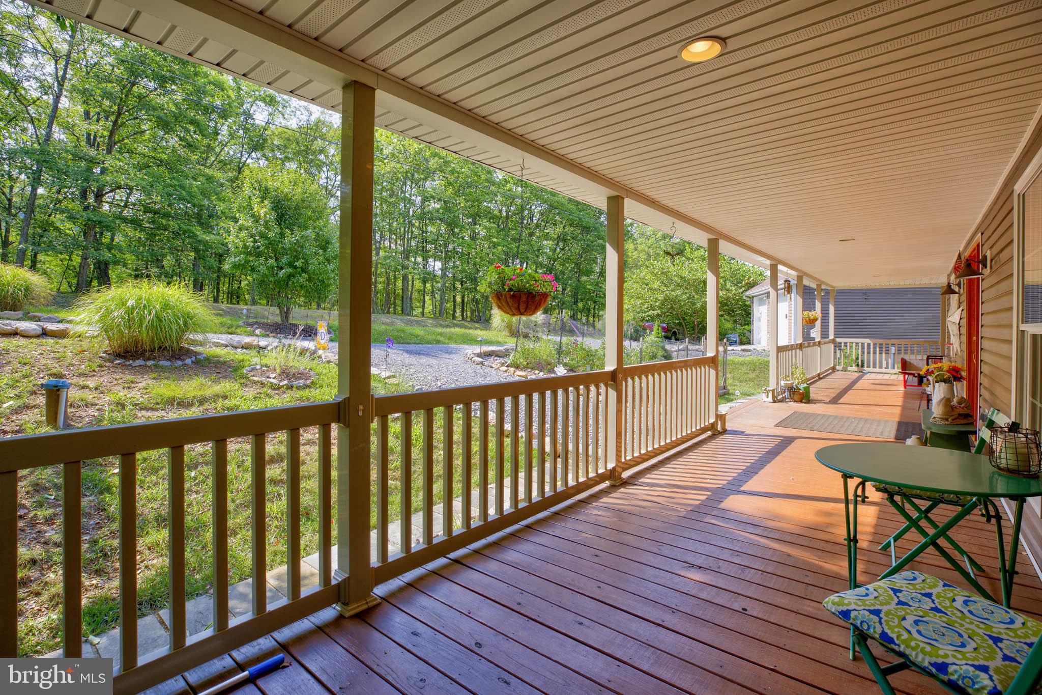 370 Hemlock Ct