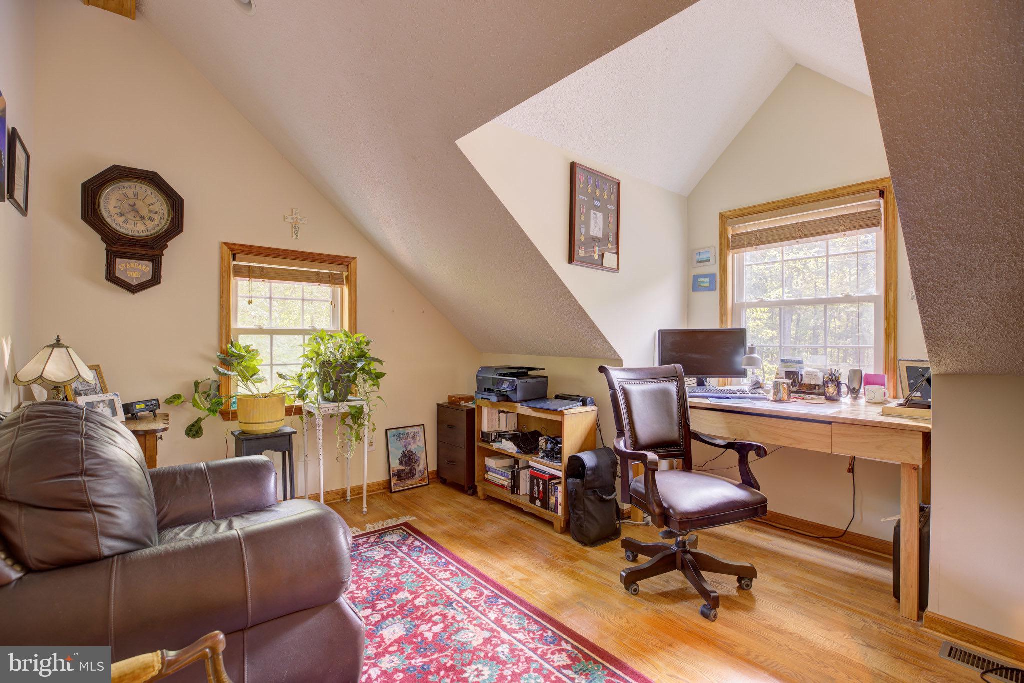 370 Hemlock Ct