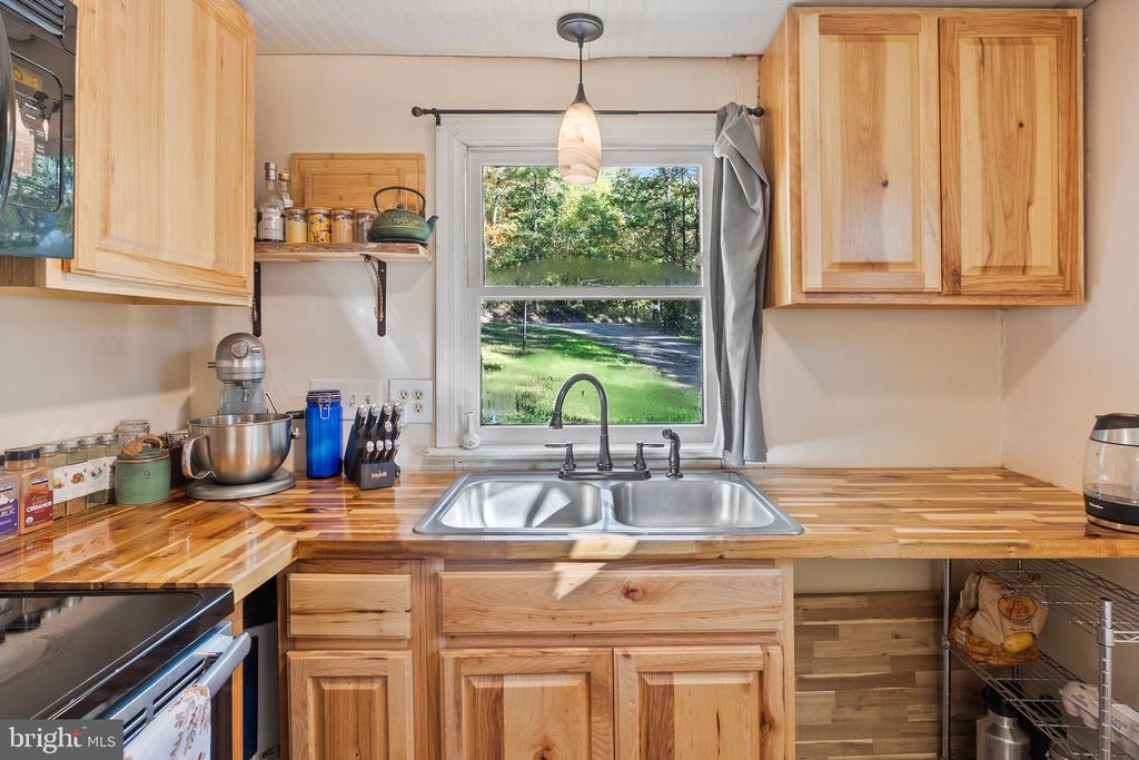 1454 PIN OAK ROAD