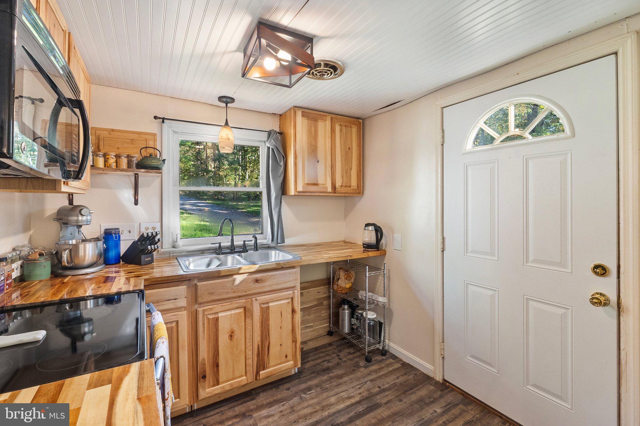 1454 PIN OAK ROAD
