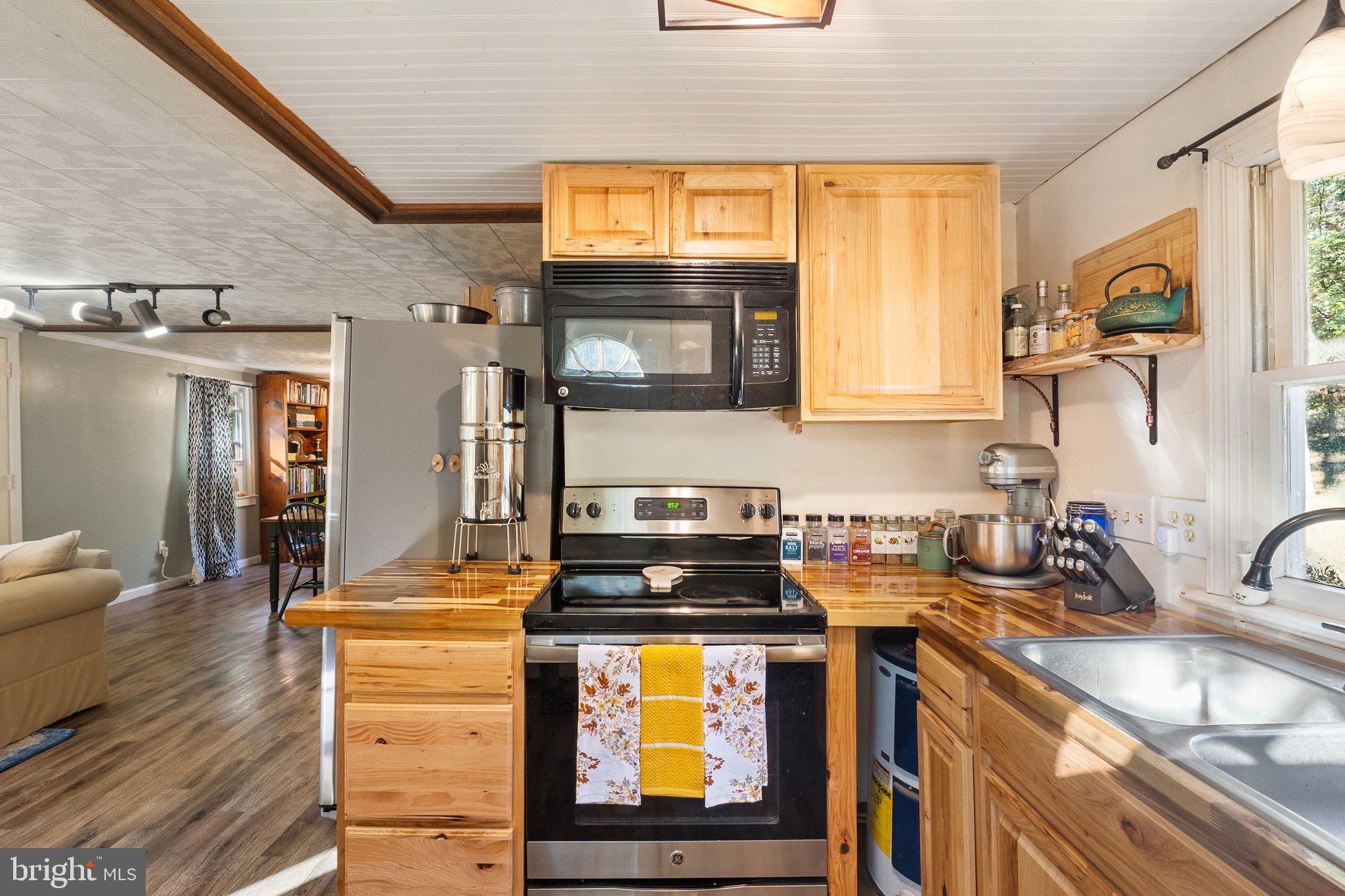 1454 PIN OAK ROAD