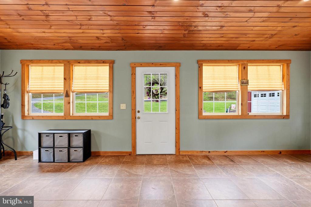 839 LAKE FERNDALE