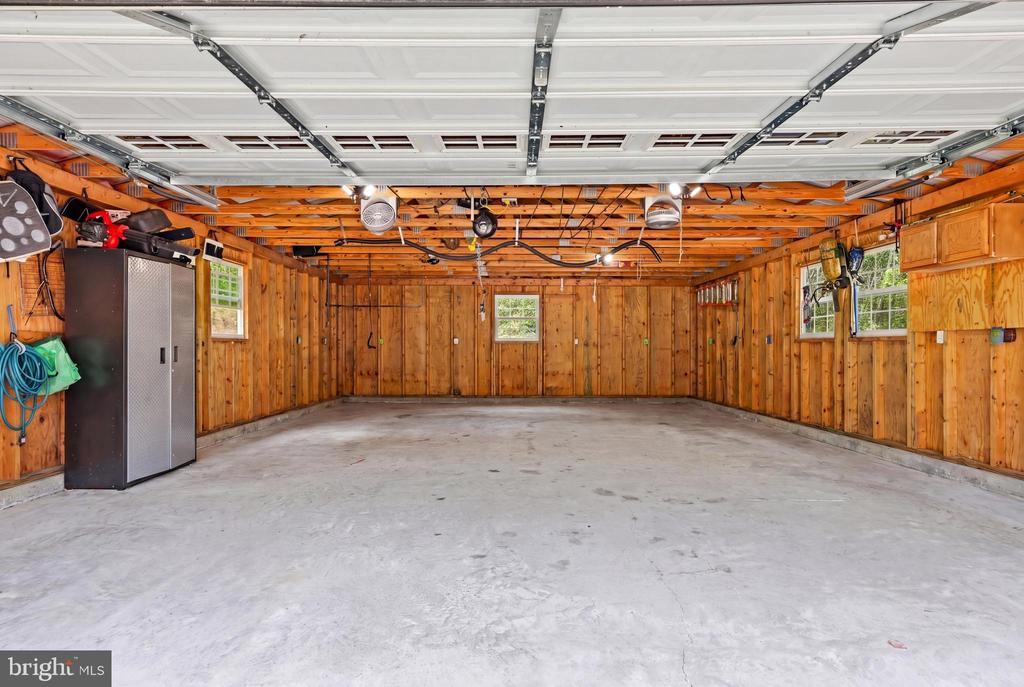 839 LAKE FERNDALE