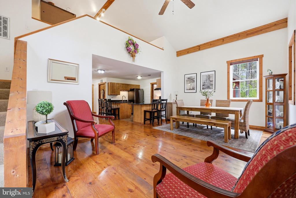 839 LAKE FERNDALE