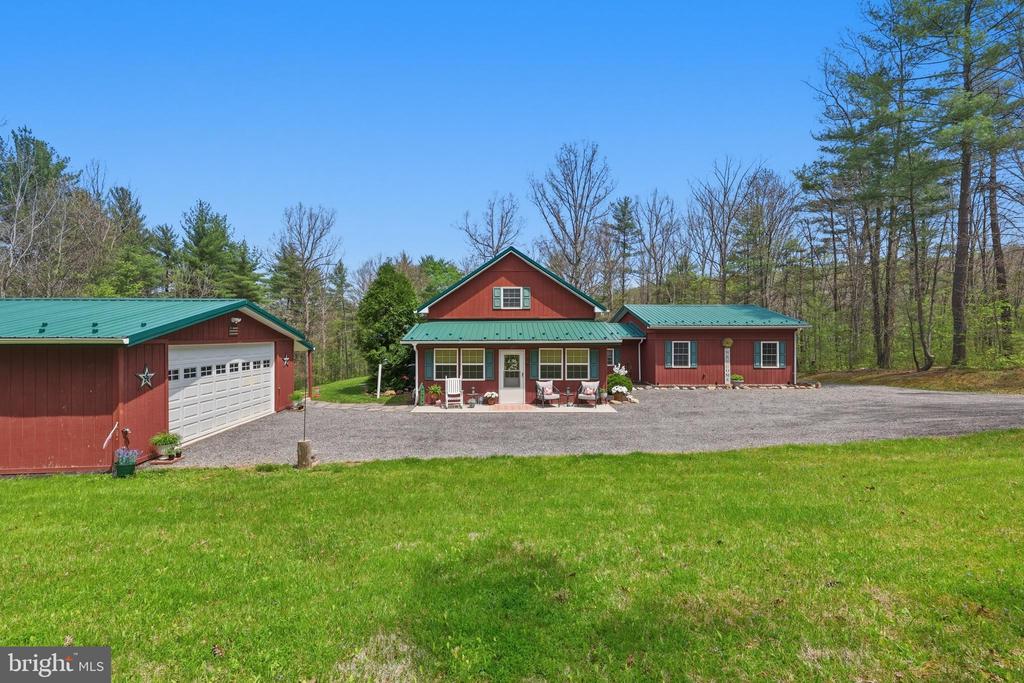 839 LAKE FERNDALE