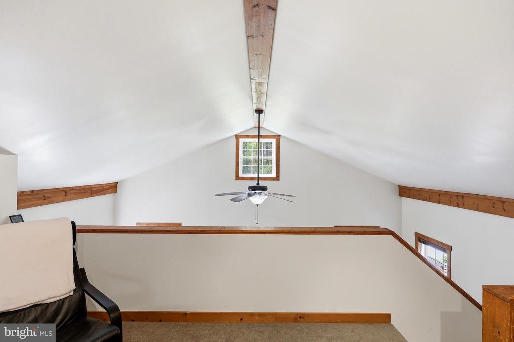 839 LAKE FERNDALE