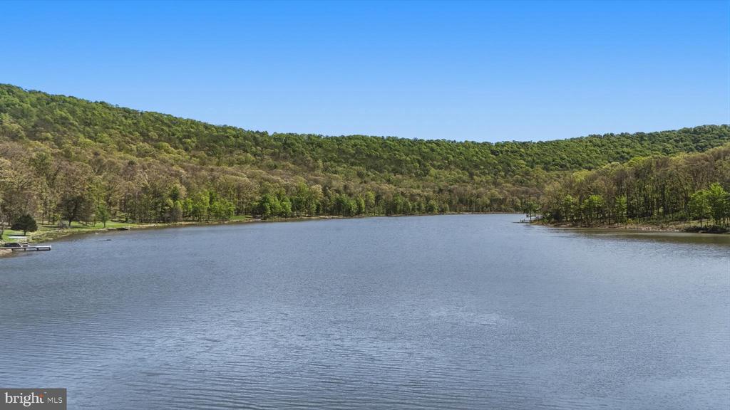839 LAKE FERNDALE