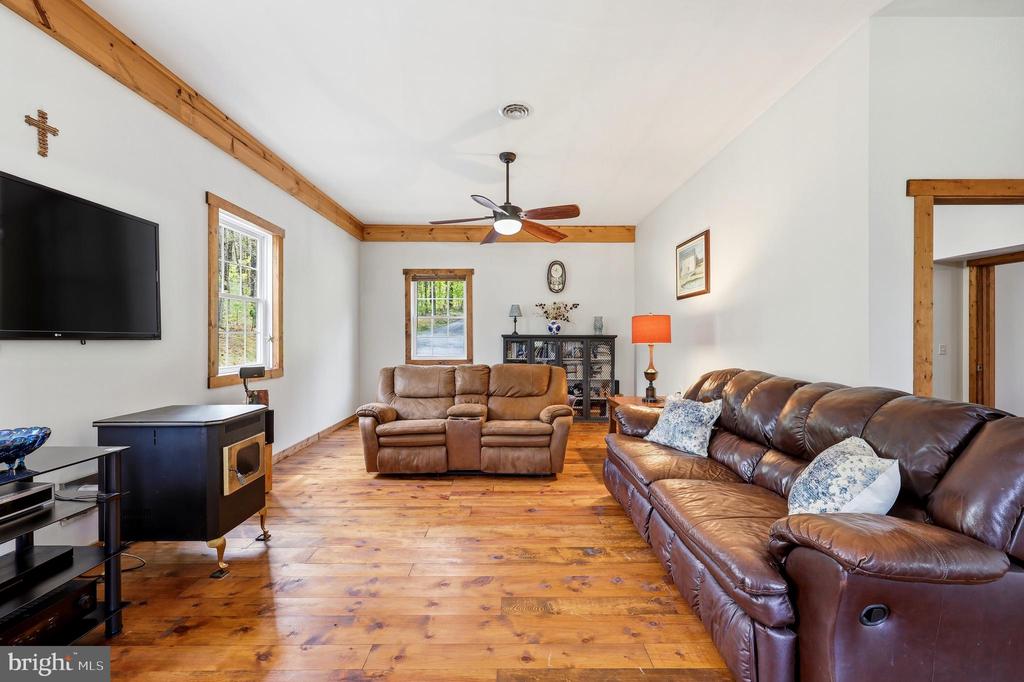 839 LAKE FERNDALE