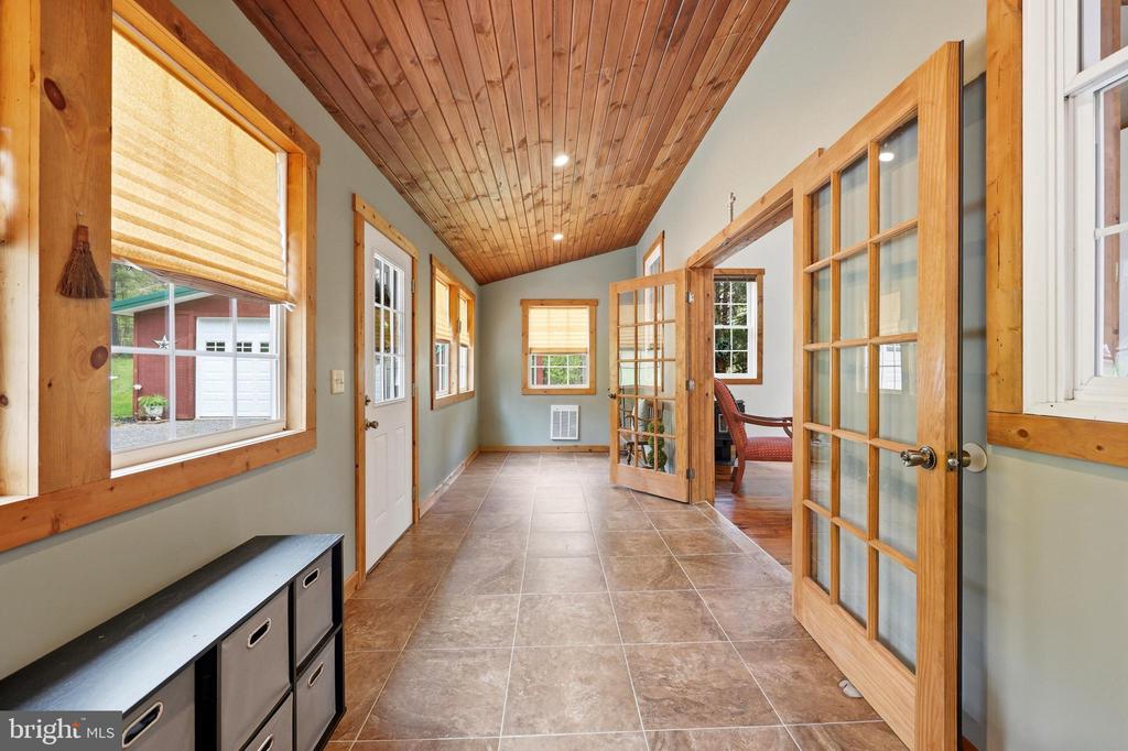 839 LAKE FERNDALE