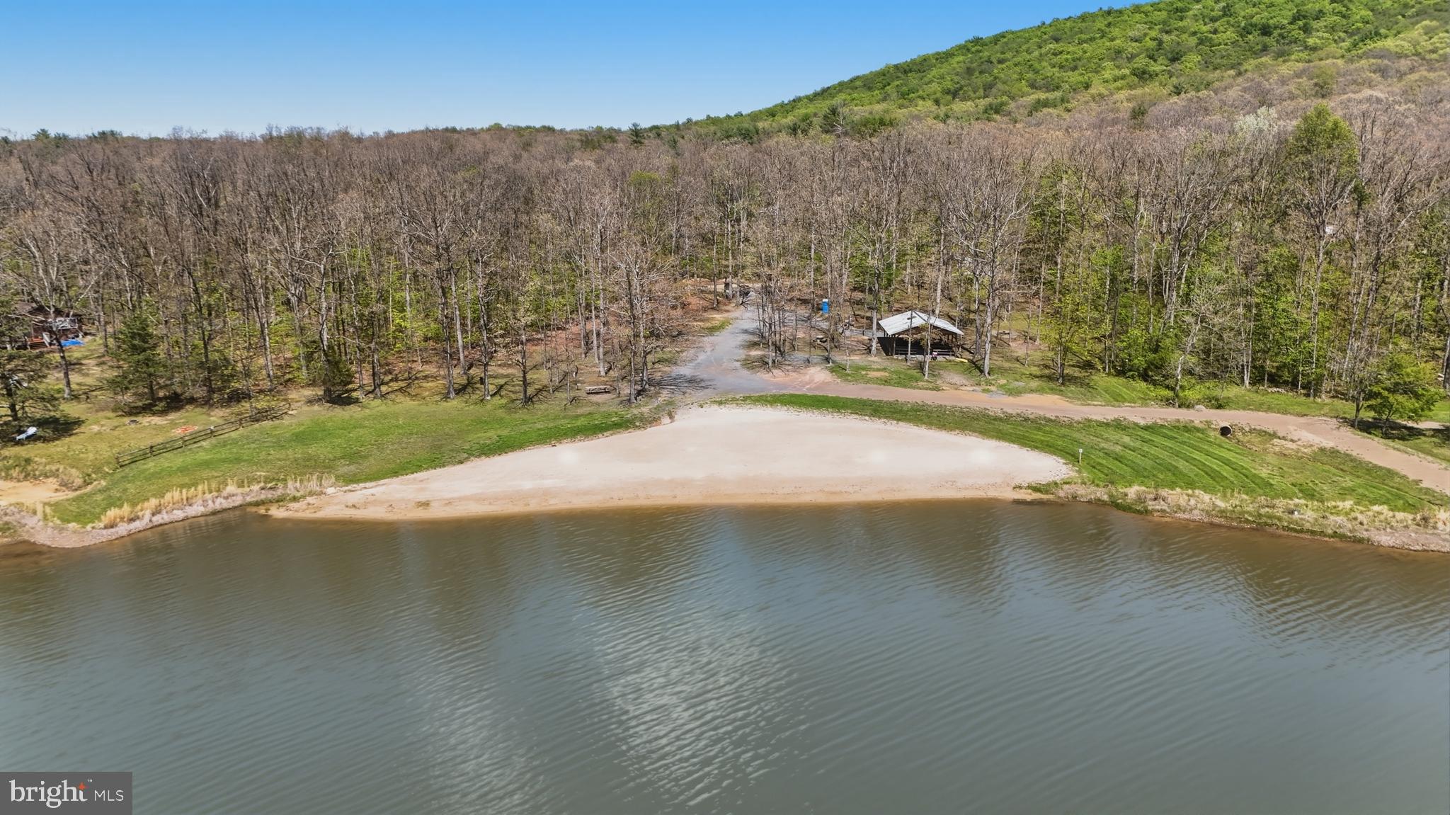 839 LAKE FERNDALE