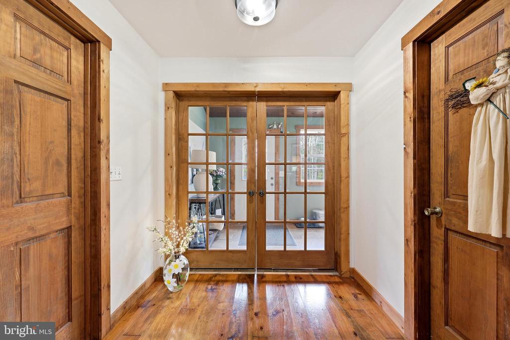 839 LAKE FERNDALE