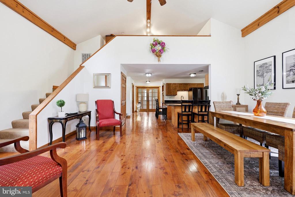 839 LAKE FERNDALE