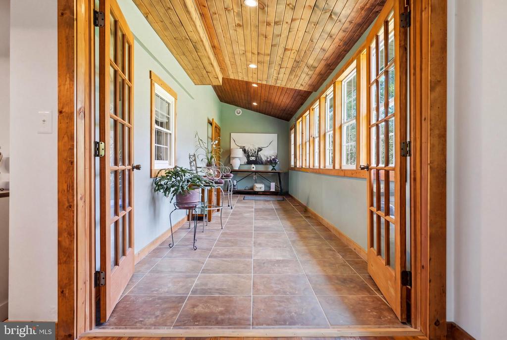 839 LAKE FERNDALE