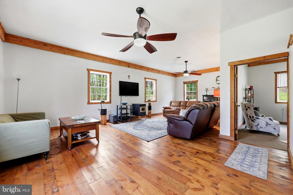 839 LAKE FERNDALE