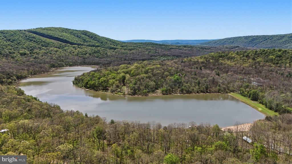 839 LAKE FERNDALE
