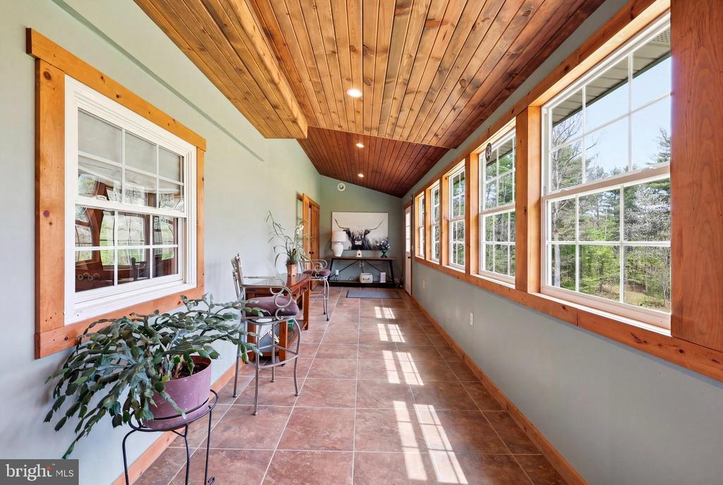 839 LAKE FERNDALE