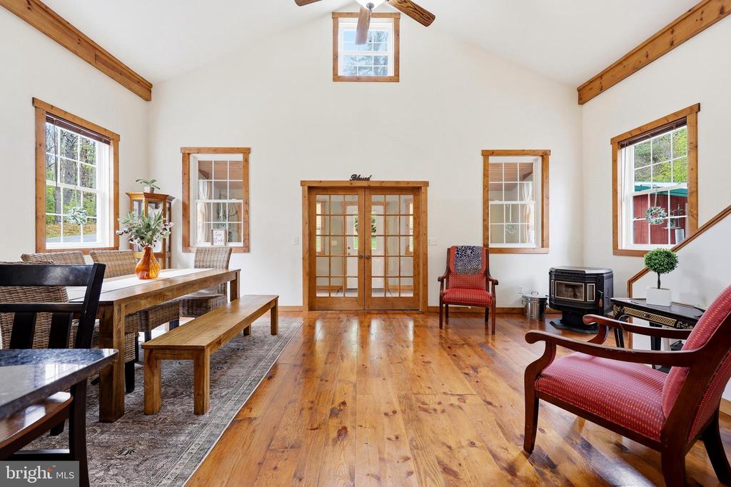 839 LAKE FERNDALE