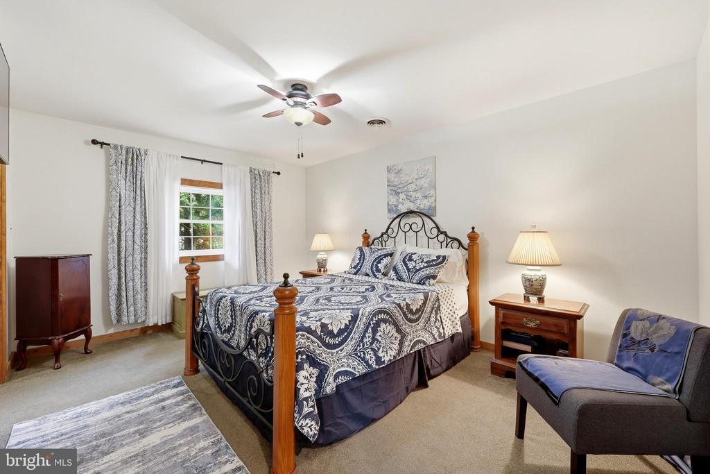 839 LAKE FERNDALE