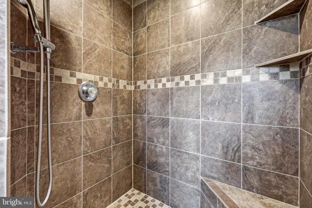 839 LAKE FERNDALE