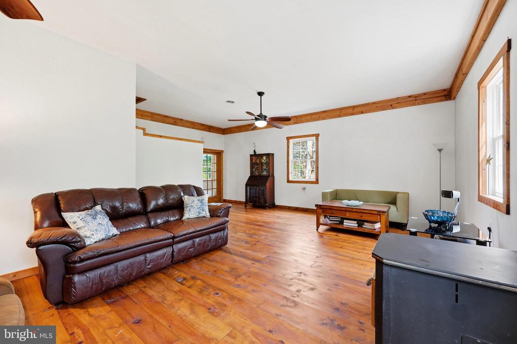 839 LAKE FERNDALE