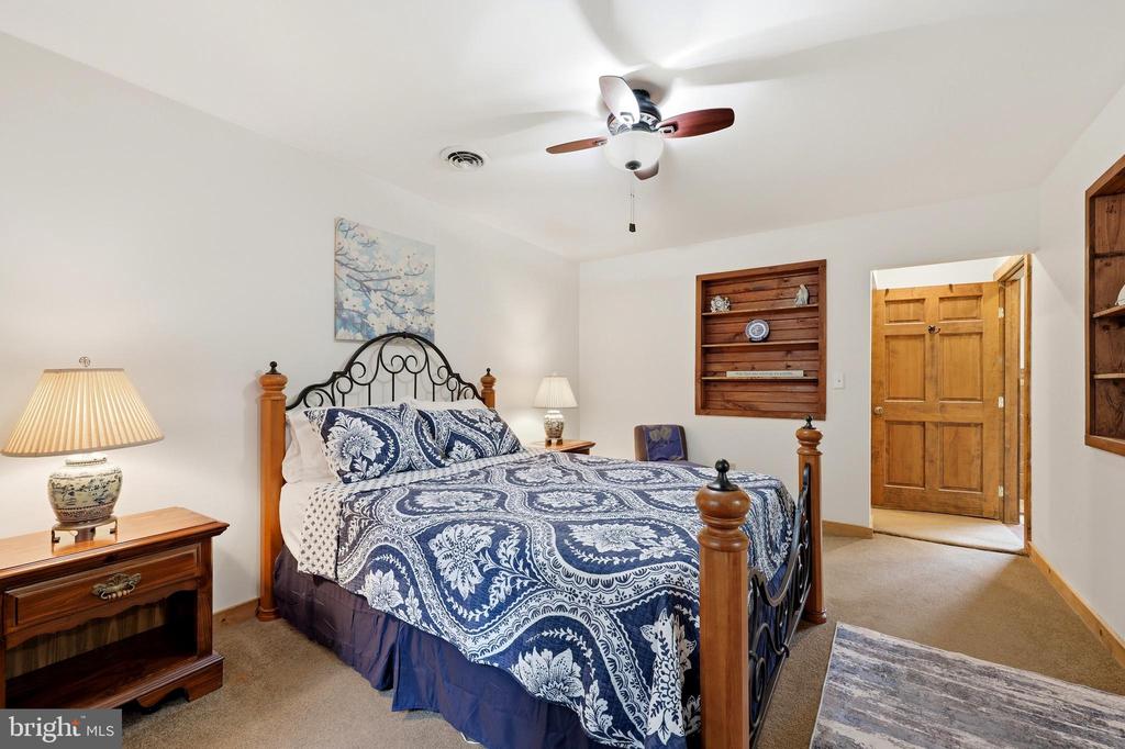 839 LAKE FERNDALE