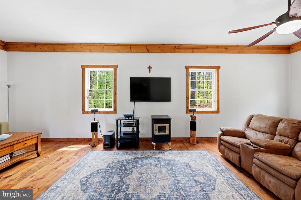 839 LAKE FERNDALE