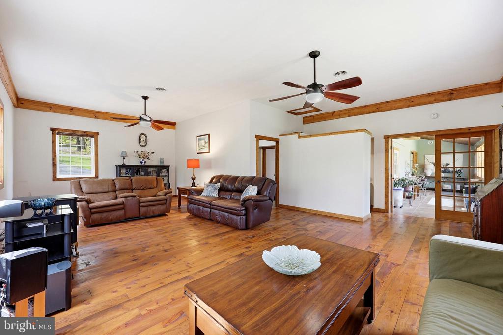839 LAKE FERNDALE