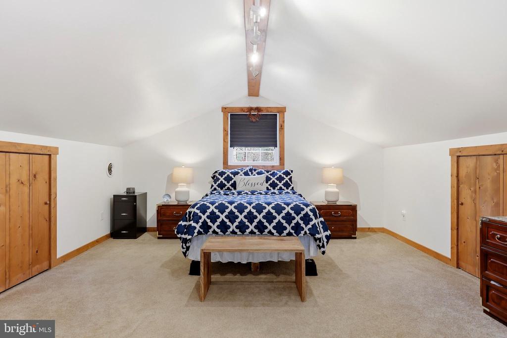 839 LAKE FERNDALE