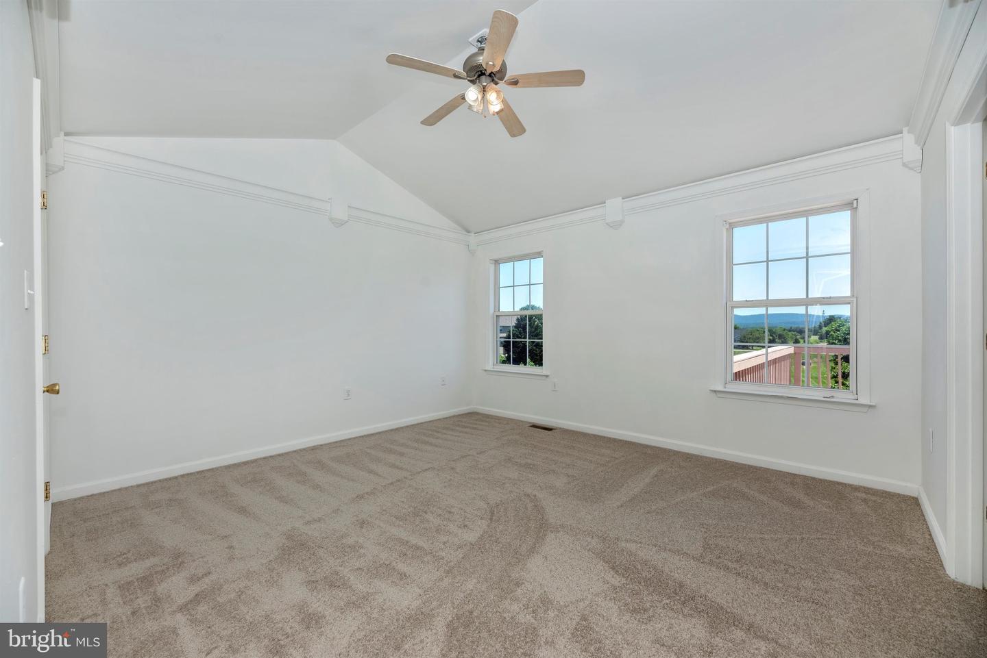 925 Crosswinds DRIVE