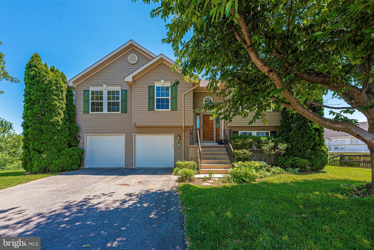 925 Crosswinds DRIVE