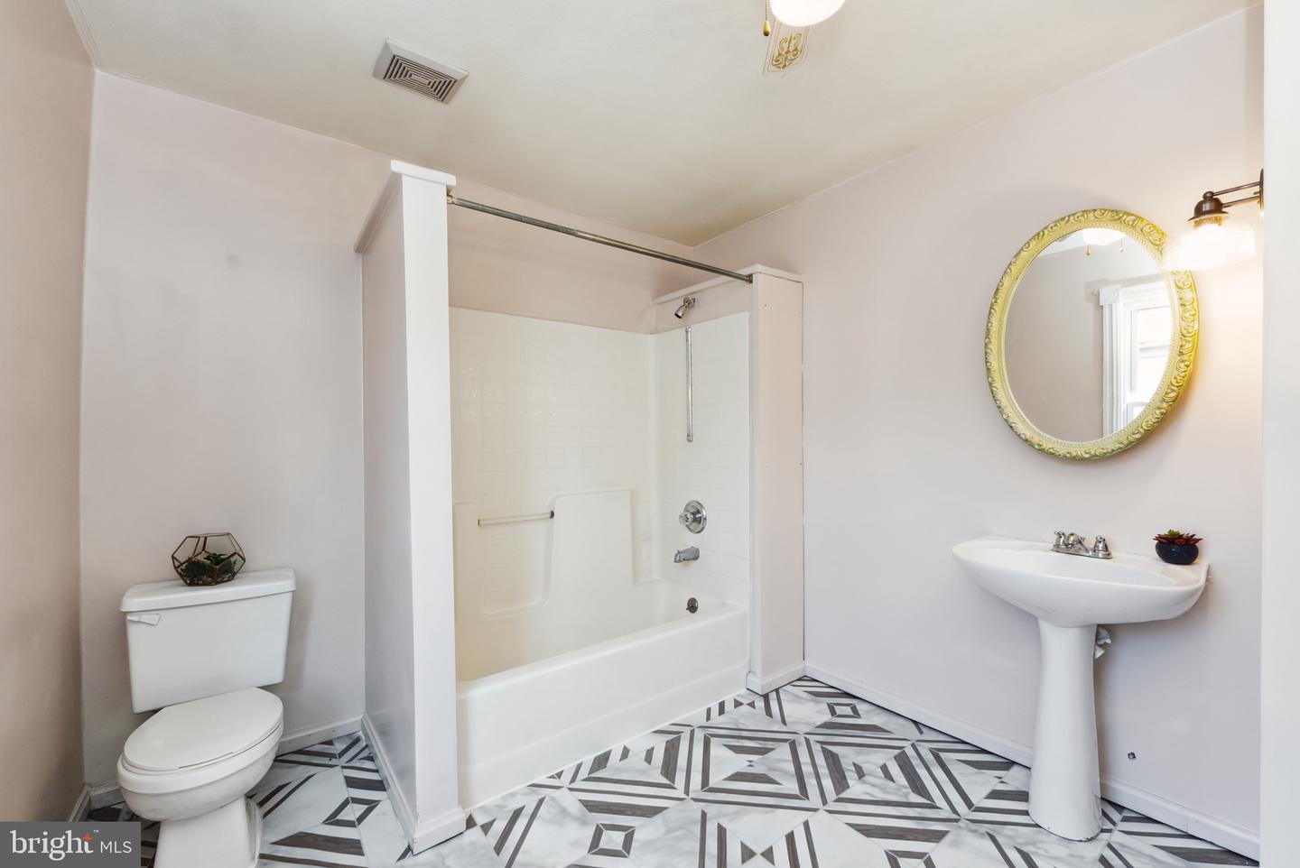 104 W 7th AVENUE
