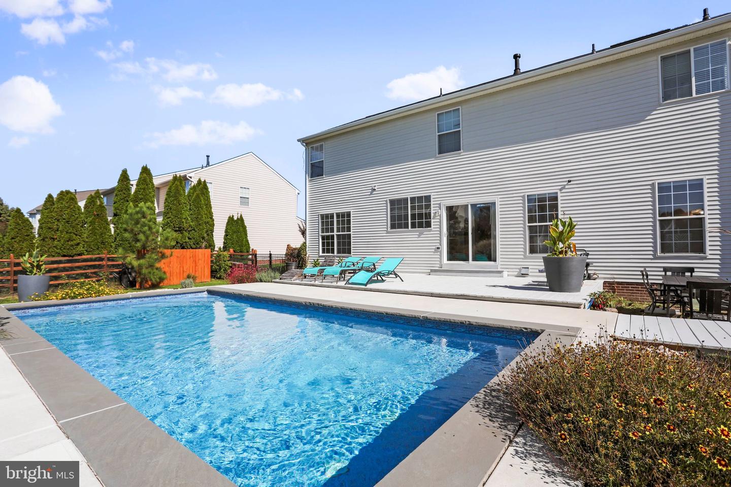 121 Pebble Beach CIRCLE