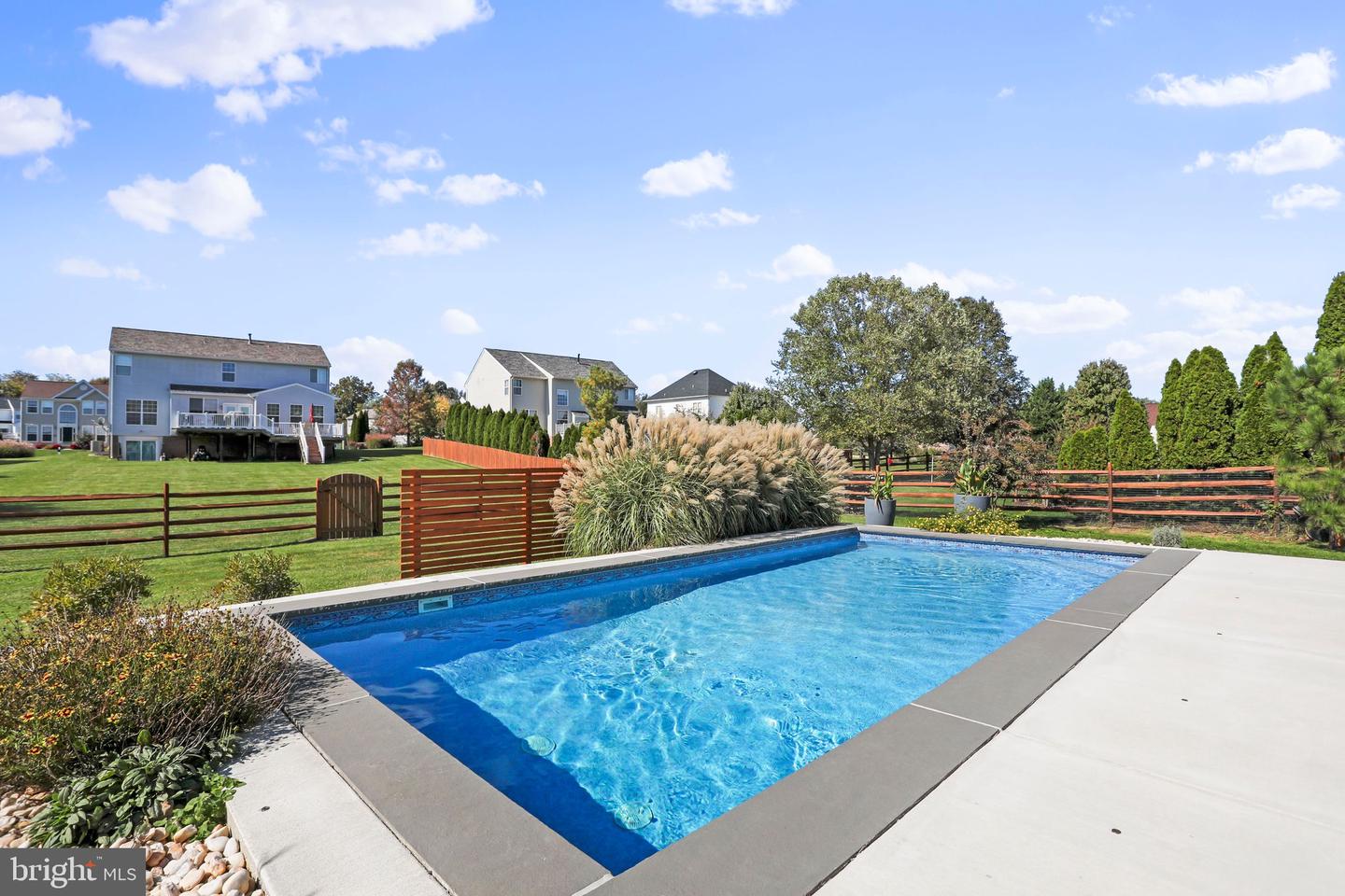 121 Pebble Beach CIRCLE