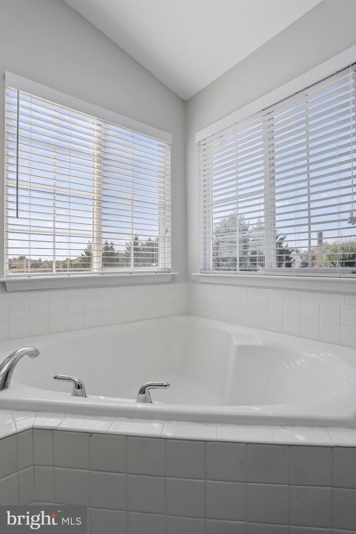 121 Pebble Beach CIRCLE