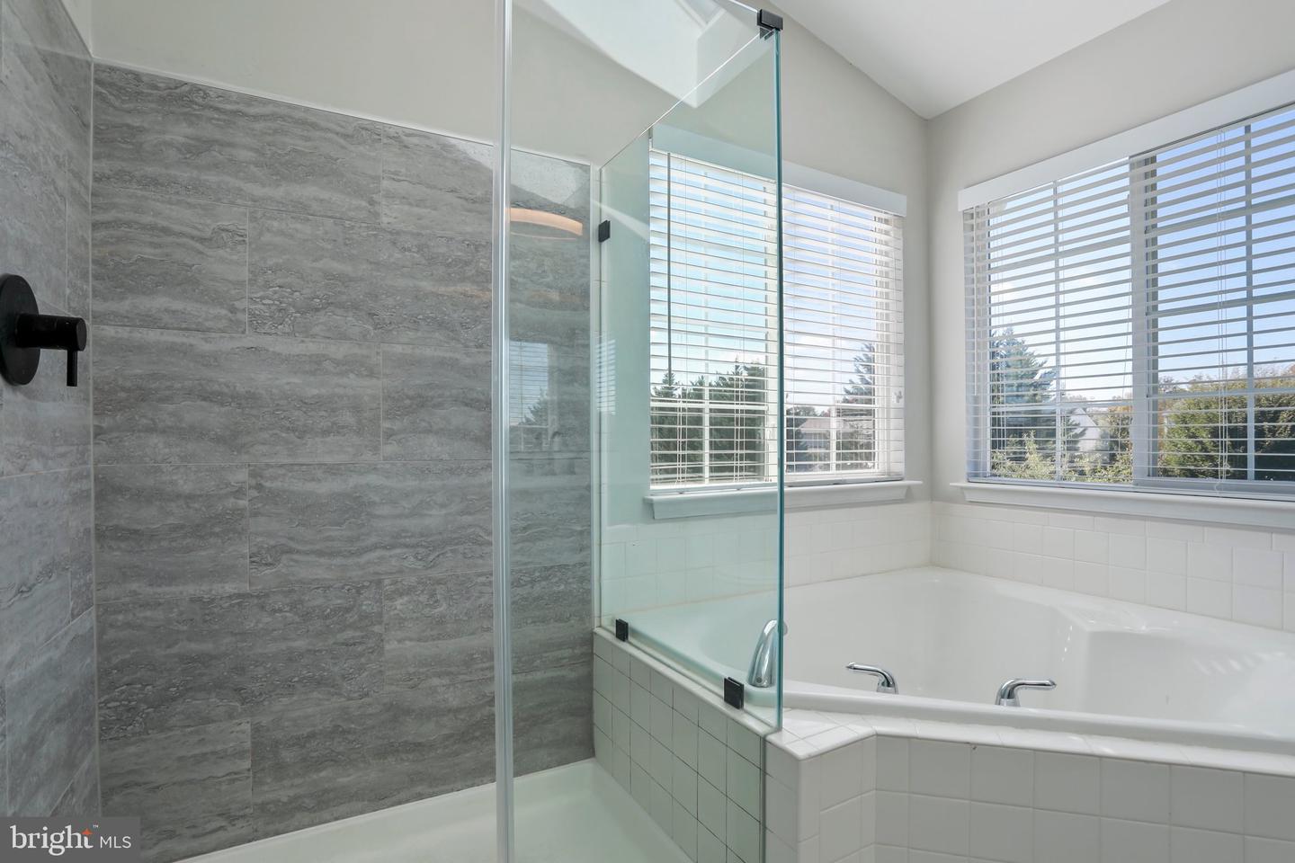 121 Pebble Beach CIRCLE