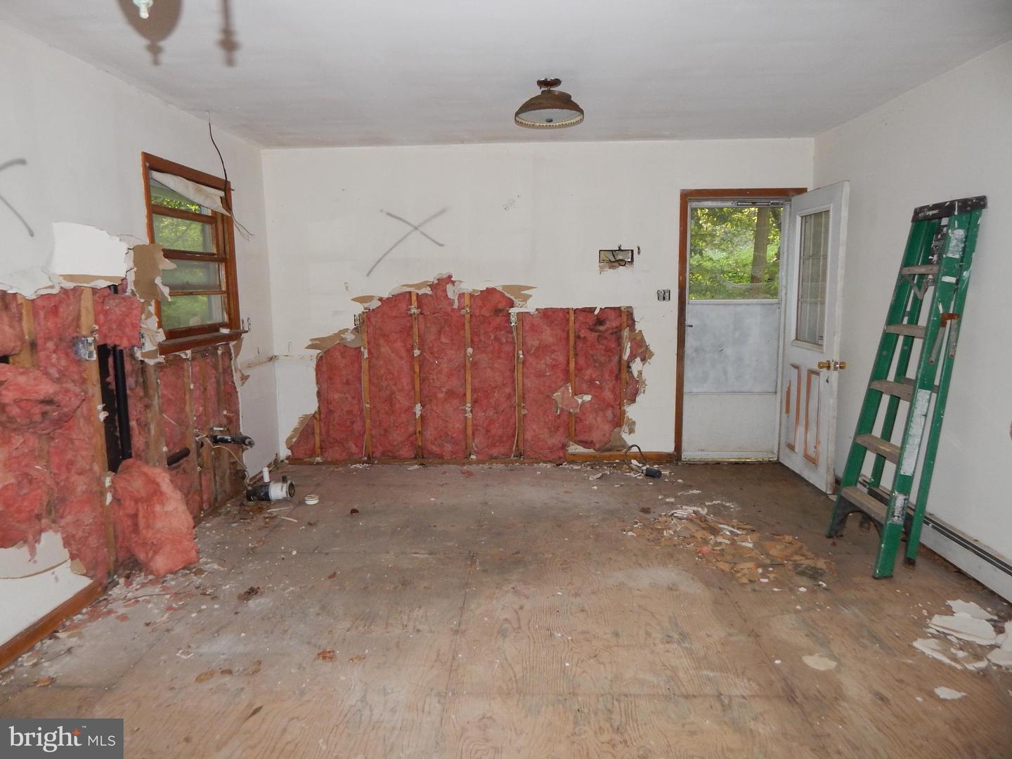51 Mockingbird LANE