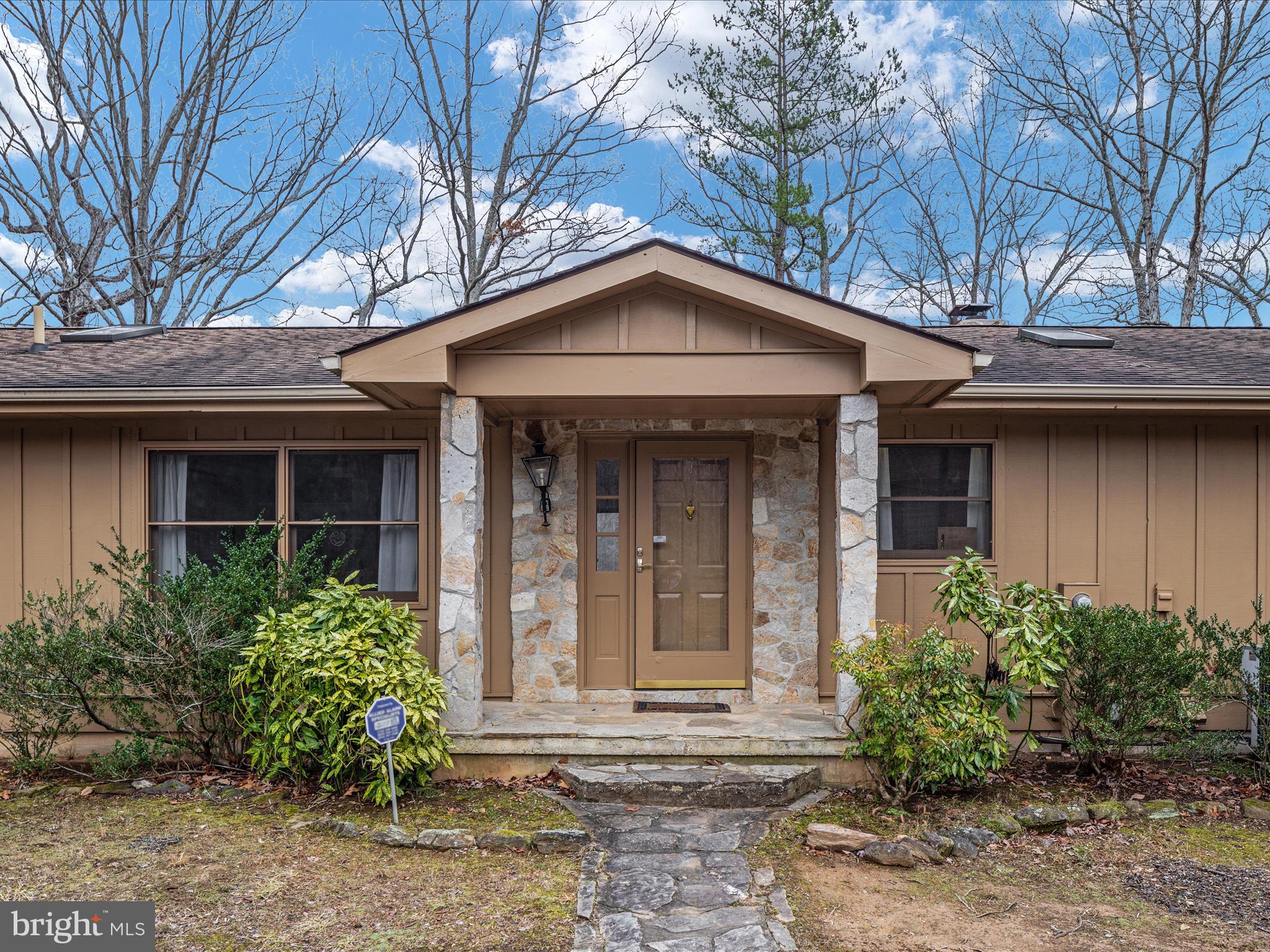 102 Twin Cove Court