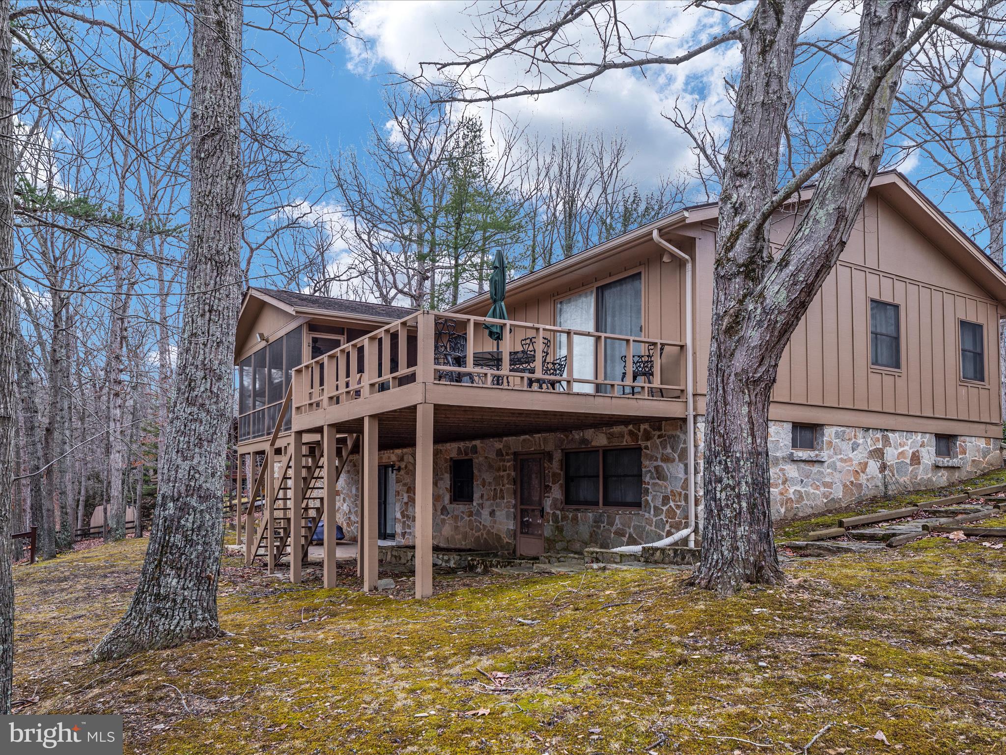 102 Twin Cove Court