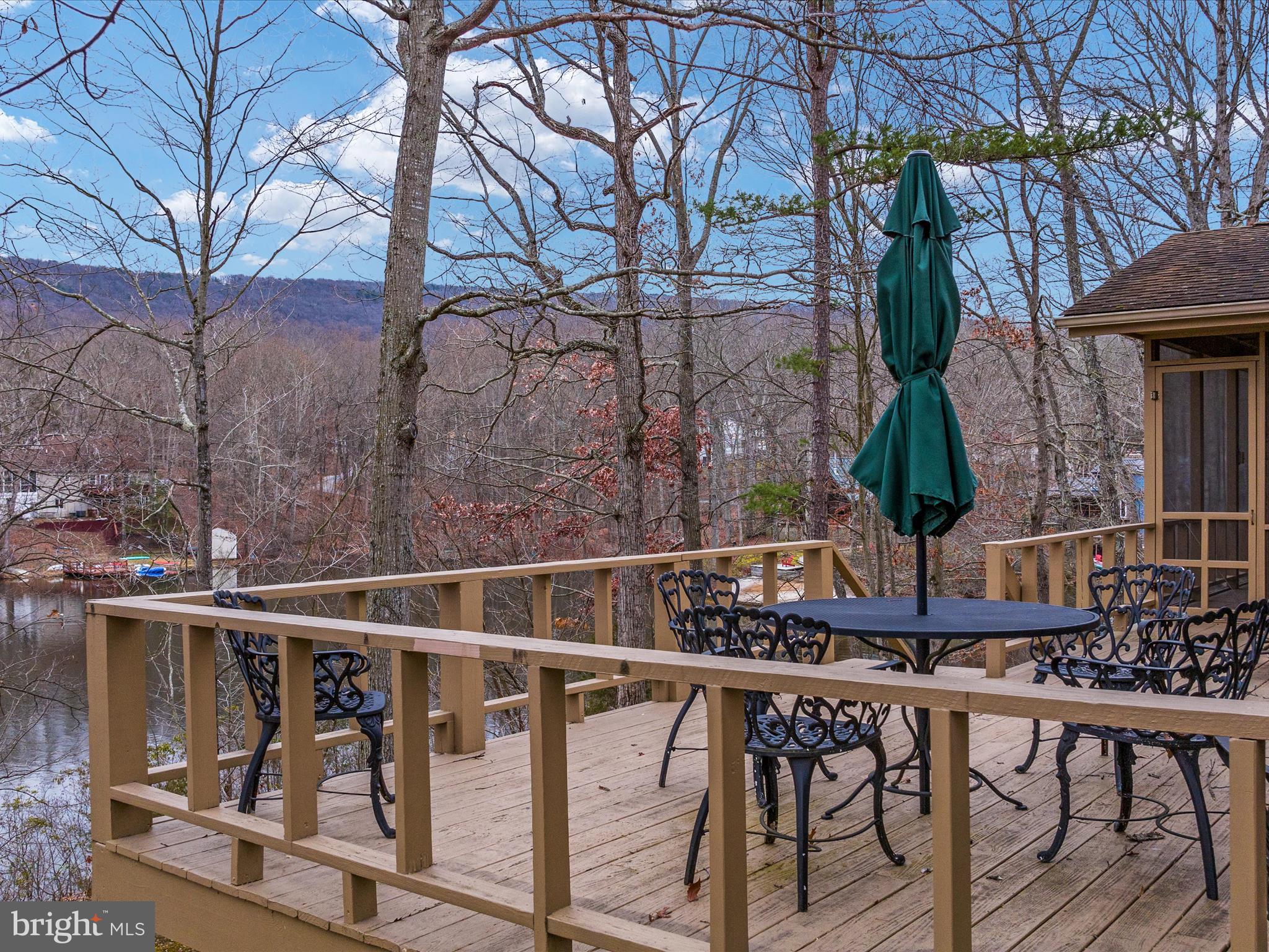 102 Twin Cove Court