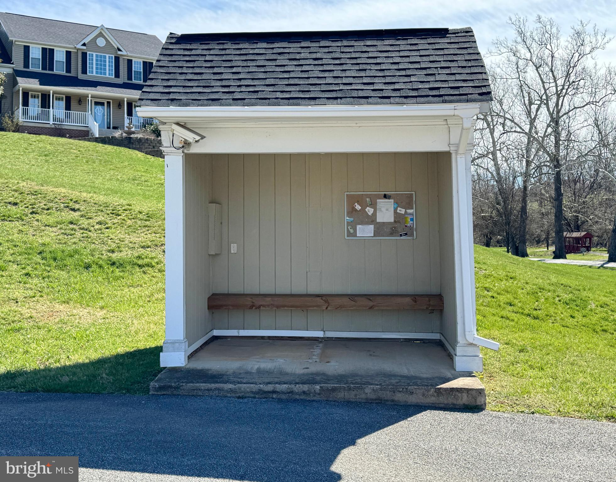 890 Eastland Dr