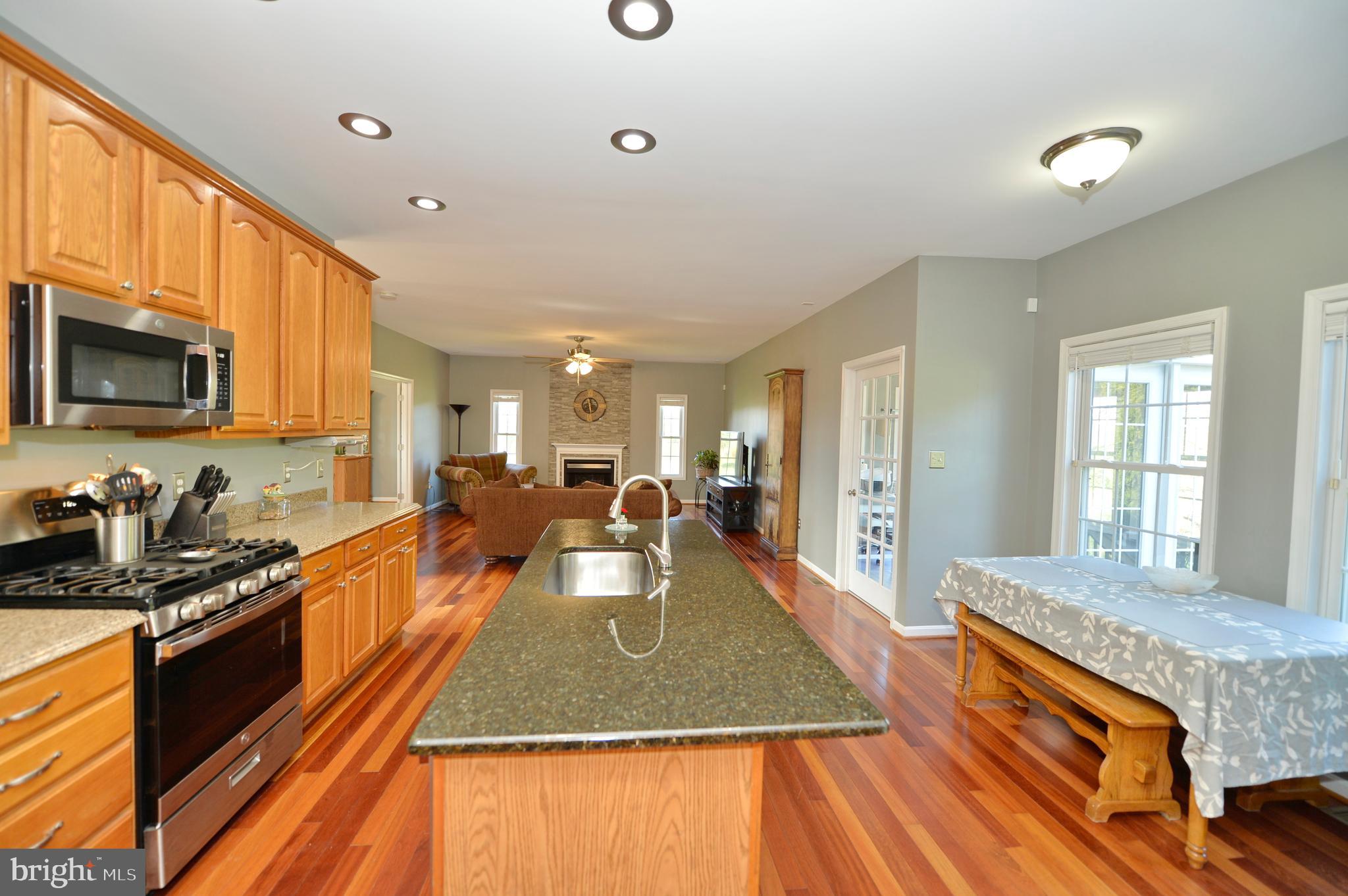 890 Eastland Dr
